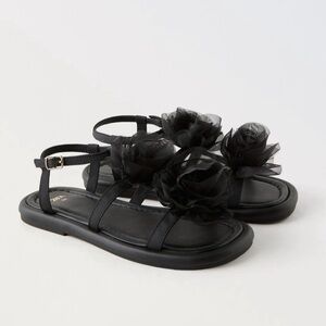 Zara NWT size 12 maxi flowers sandals. Side buckle closure.